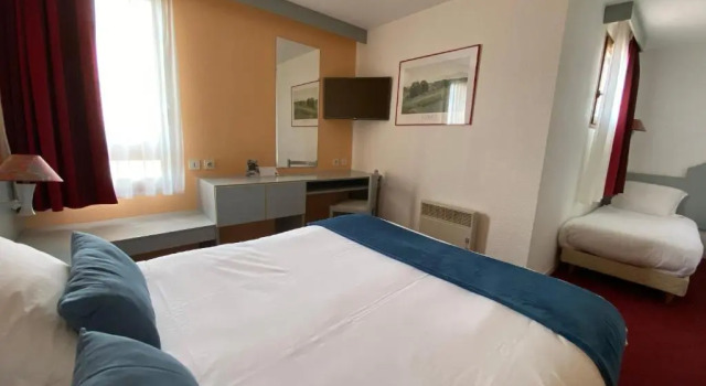 Семейный номер Standard Brit Hotel Essentiel Moulins Avermes