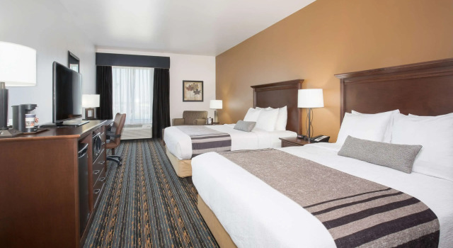 Четырёхместный номер Standard Best Western Plus Lincoln Inn & Suites