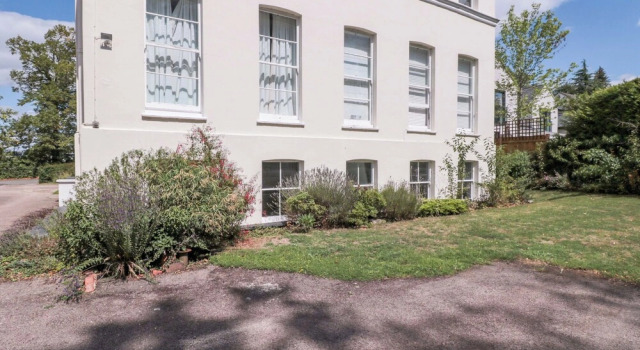 Flat 2 Battledown Grange