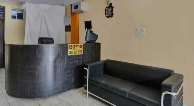 Super OYO Hotel O Varanasi - Prayagraj, Забронировать Отель Варанаси штат Уттар-Прадеш, рядом с Alamgir Mosque