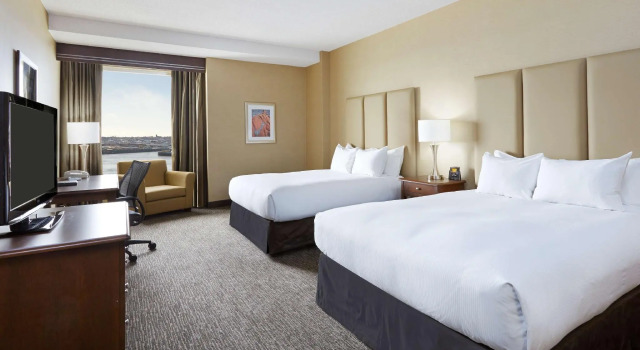 Четырёхместный номер Standard с видом на гавань Saint John Harbourfront Hotel