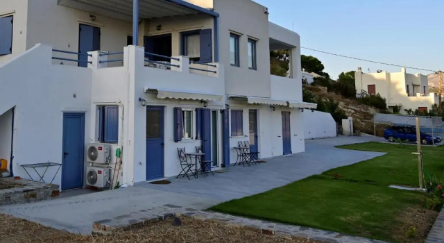Isidoros Apartments