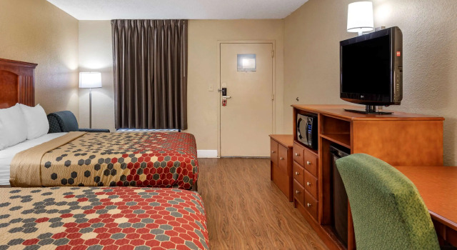 Четырёхместный номер Standard Econo Lodge Cordele