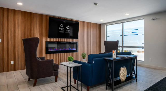 Comfort Suites Kingston Central, Varaa Hotelli Kingston 