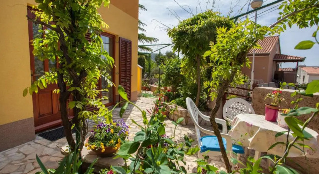 Apartment Dunja, Prenota Appartamento Hotel a Isole Quarnerine con parcheggio, Parcheggio