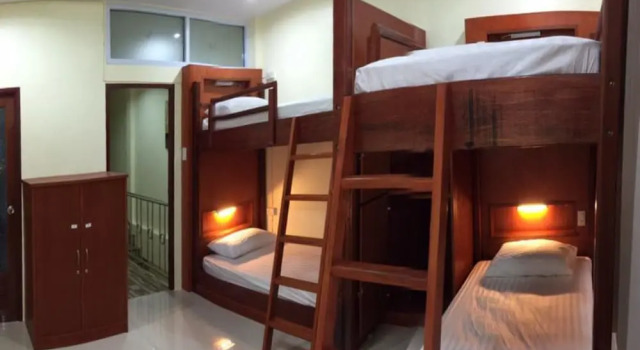 Кровать в общем номере с балконом Phangan Barsay Hostel