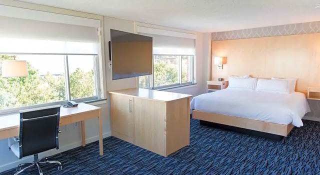 Двухместный люкс Capitol Plaza Hotel Montpelier Tapestry Collection by Hilton