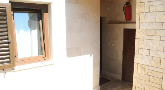 Apartman 100m2, full opremljen, privatni parking.