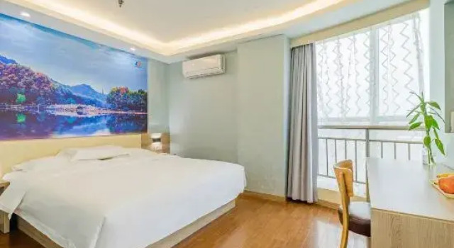 Люкс Deluxe Light travel hotel (jiaxing honghe woolen sweater market store)