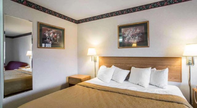 Двухместный номер Standard Quality Inn & Suites Caseyville - St Louis