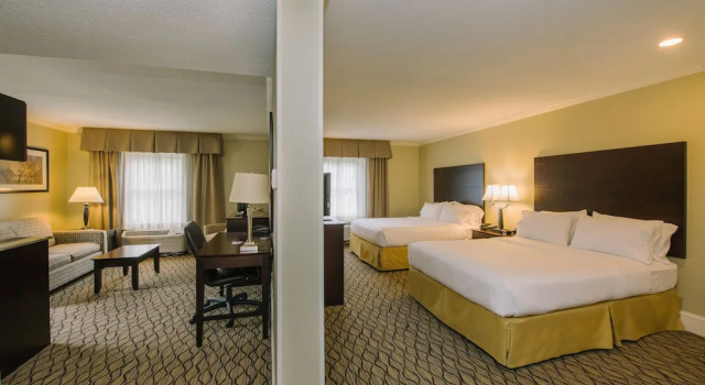 Люкс c 1 комнатой Holiday Inn Express and Suites Merrimack - Nashua by IHG