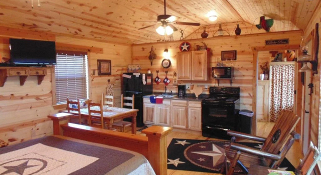 Texas T Bed and Breakfast, Buchen Sie Hotel Llano Texas Hill Country