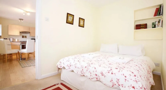 1 bed Flat in Chelsea off the Kings Road Sleeps 4!, Забронировать Отель Отели Лондона 3 звезды, рядом с Эллис Стрит, 3*