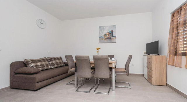 Awesome Home in Privlaka With Wifi and 4 Bedrooms, Rezerwuj Hotel Privlaka Zadar County