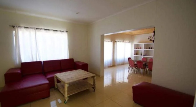 Mo-nize Villa Guesthouse, Book Villa Hotels in Otjiwarongo with Parking, Parking