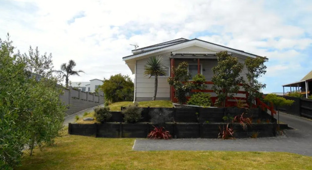 Ocean Beach Aloha - Mt Maunganui Holiday Home