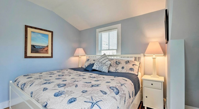 'captain's Quarters' Updated Provincetown Apt
