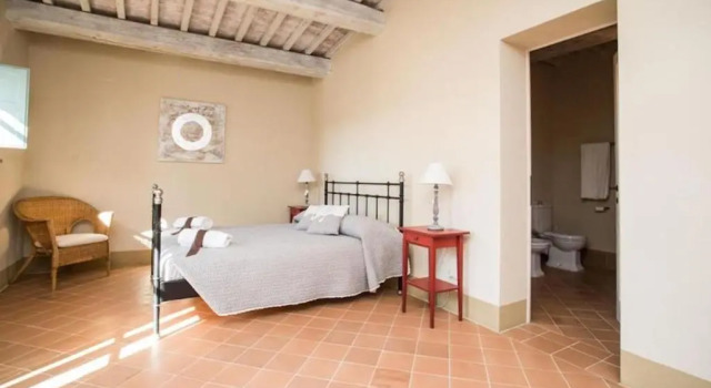 Hütte Luxury Resort with swimming pool in the Tuscan countryside, apartments with private outdoor area with panoramic view