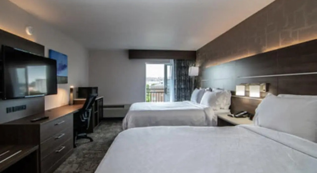 Четырёхместный номер Standard с балконом и с видом на город Holiday Inn Express Spokane-Downtown by IHG