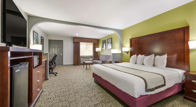 Двухместный люкс SureStay Hotel by Best Western Deer Park