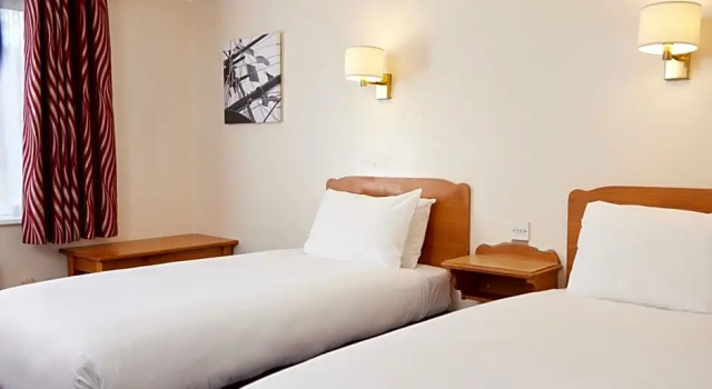 Номер Standard Farmhouse Innlodge by Greene King Inns