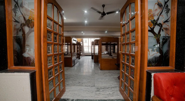 Pearl Courtyard Dormitory, Забронировать Хостел Хостелы Варанаси, рядом с Kedar Ghat, Хостел