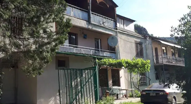 IRIS B&B in DEBED CANYON, Réserver Auberge Alaverdi Lori region