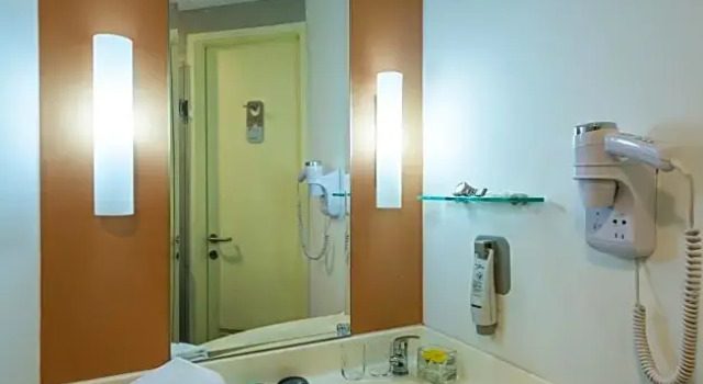 Номер Standard Ibis Saigon South