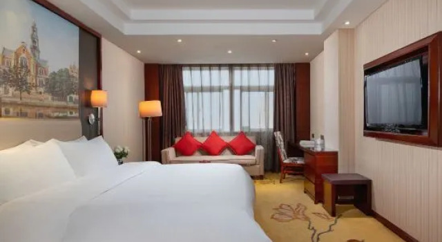 Люкс Vienna International Hotel (Changsha Railway College Linke University Subway Station)