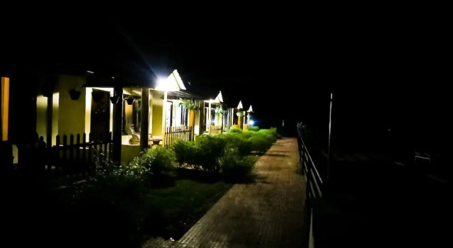 V Resorts Jungle Pool Khurpatal, Rezerwuj Hotel Hotele w Uttarakhand z basenem, Basen