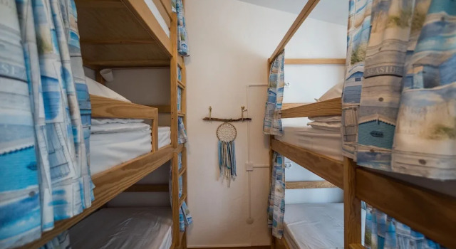 Кровать в общем номере (мужской номер) Ericeira Villa Surf Camp Hostel