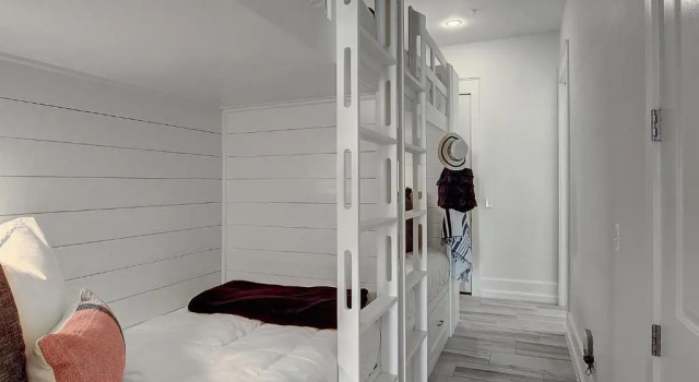 The Bunkhouse TC 10303