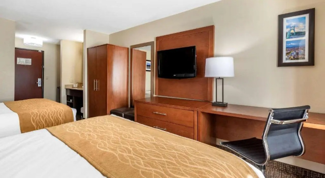 Четырёхместный номер Standard Comfort Inn Portland Hotel