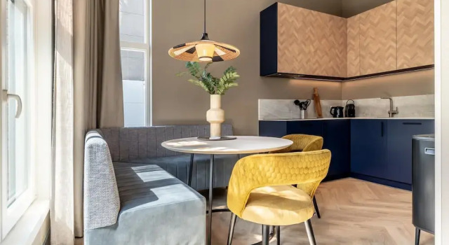Beautiful Apartment, View of Delft Canal, Book Apartment Hotels in Delft with Parking, Parking