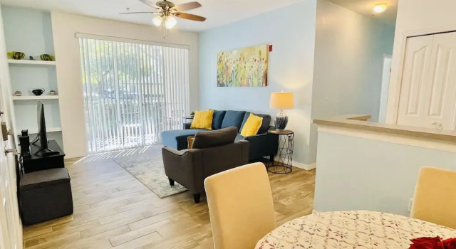 Cozy Condo Minutes Away From Disney