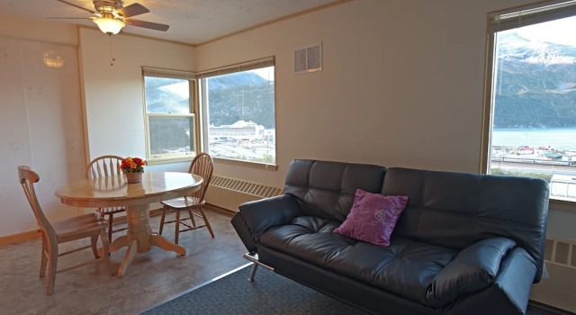 Апартаменты с 2 комнатами с видом на океан Glacier View Condo Suites