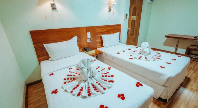 Superior Twin room Hotel 8