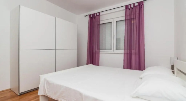 Apartment Bambi, Забронировать Апартаменты/квартира Отели Мали-Лошиня с парковкой, рядом с Автобусный вокзал Mali Losinj, Парковка