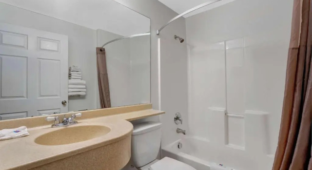 Четырёхместный номер Standard Motel 6-Idaho Falls, ID - Snake River