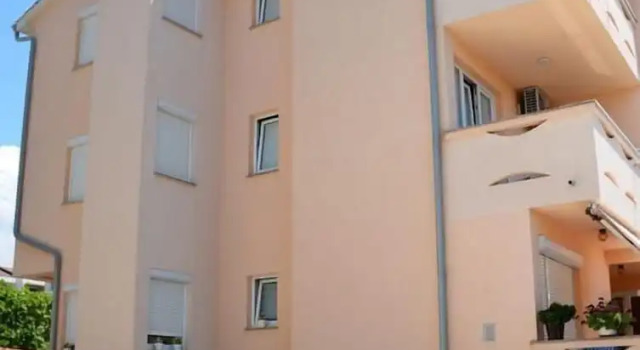 Floral Apartments Pende