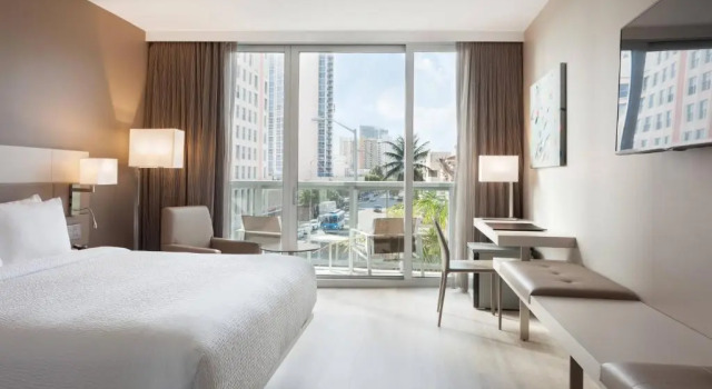 Двухместный номер Deluxe с балконом AC Hotel by Marriott Miami Beach