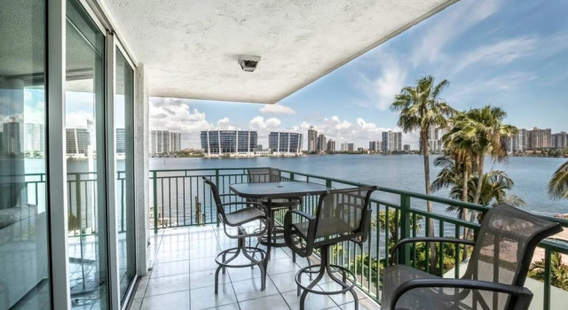 Le Montcalm 303 - Condo 4 People, Sunny Isles