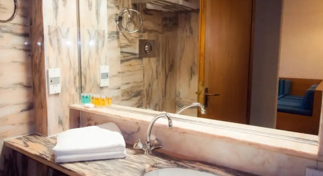 Люкс с балконом Apollonia Hotel Apartments