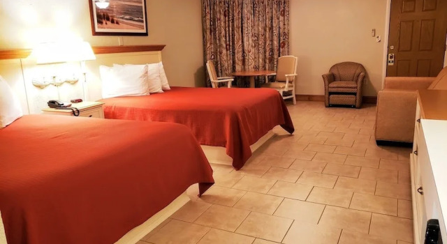 Четырёхместный номер Economy с балконом Avondale by the Sea