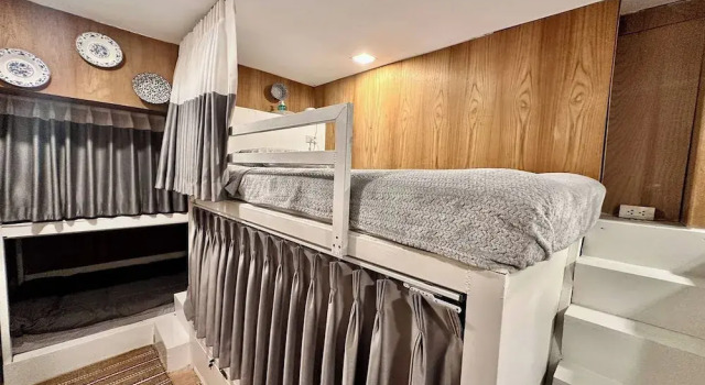 Кровать в общем номере Blu Cabin Ari Stylish Gay Poshtel