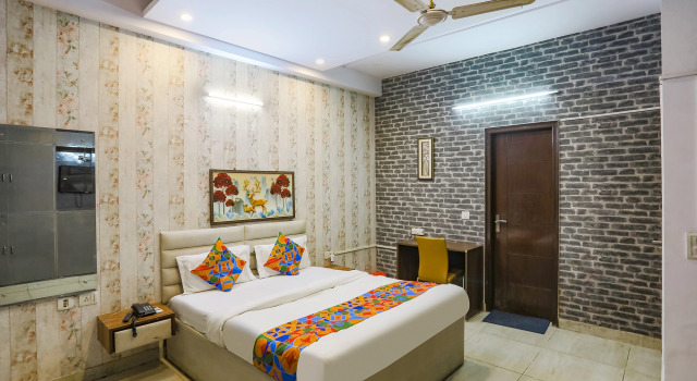 Номер Deluxe FabHotel Comfirt Inn