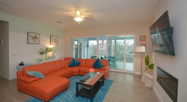 Beach Front 5 bed 4 Bath Luxury House Hot Tub Fenced Yard Pets Welcome