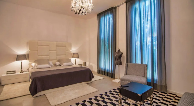 Contemporary Villa 5 bedrooms, huge plot, private pool, short distance beach