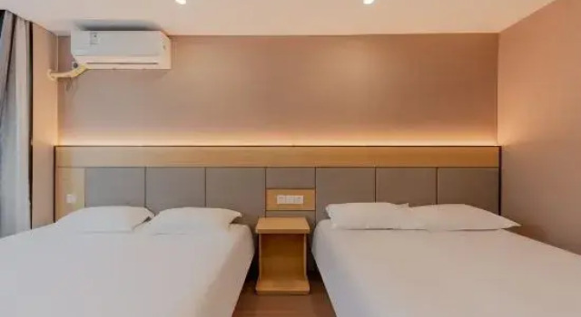 Люкс Home Ease Hotel (Shanghai World Expo Area Huapeng Road Subway Station)