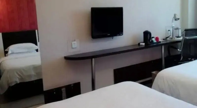 Fairyland Hotel Dongfeng Square - Kunmin, Rezerwuj Hotel Hotele w Kunming z parkingiem, Parking
